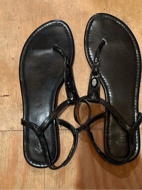 Black Women's T-Strap Sandals